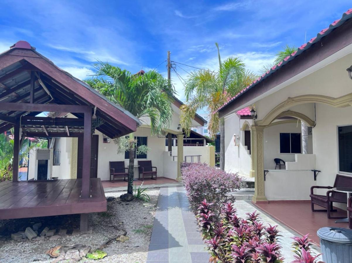 Dhania Cenang Beach Motel Pantai Cenang  Exterior photo