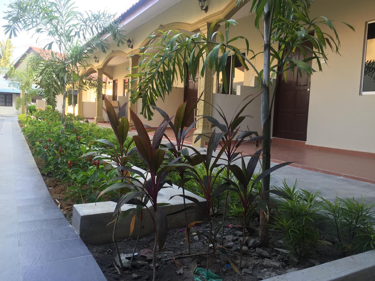 Dhania Cenang Beach Motel Pantai Cenang  Exterior photo