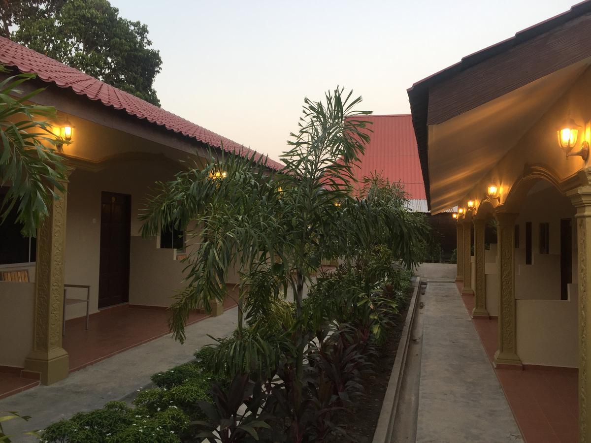 Dhania Cenang Beach Motel Pantai Cenang  Exterior photo