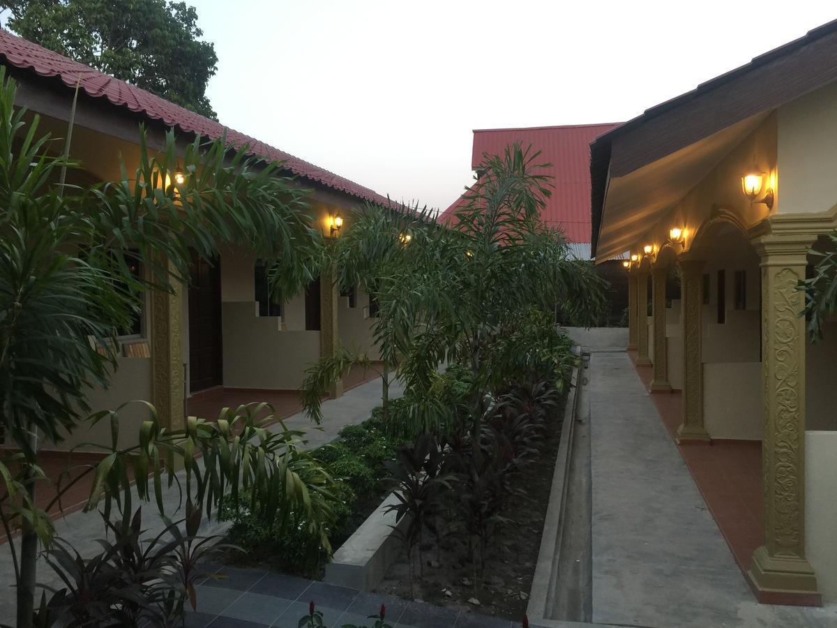 Dhania Cenang Beach Motel Pantai Cenang  Exterior photo