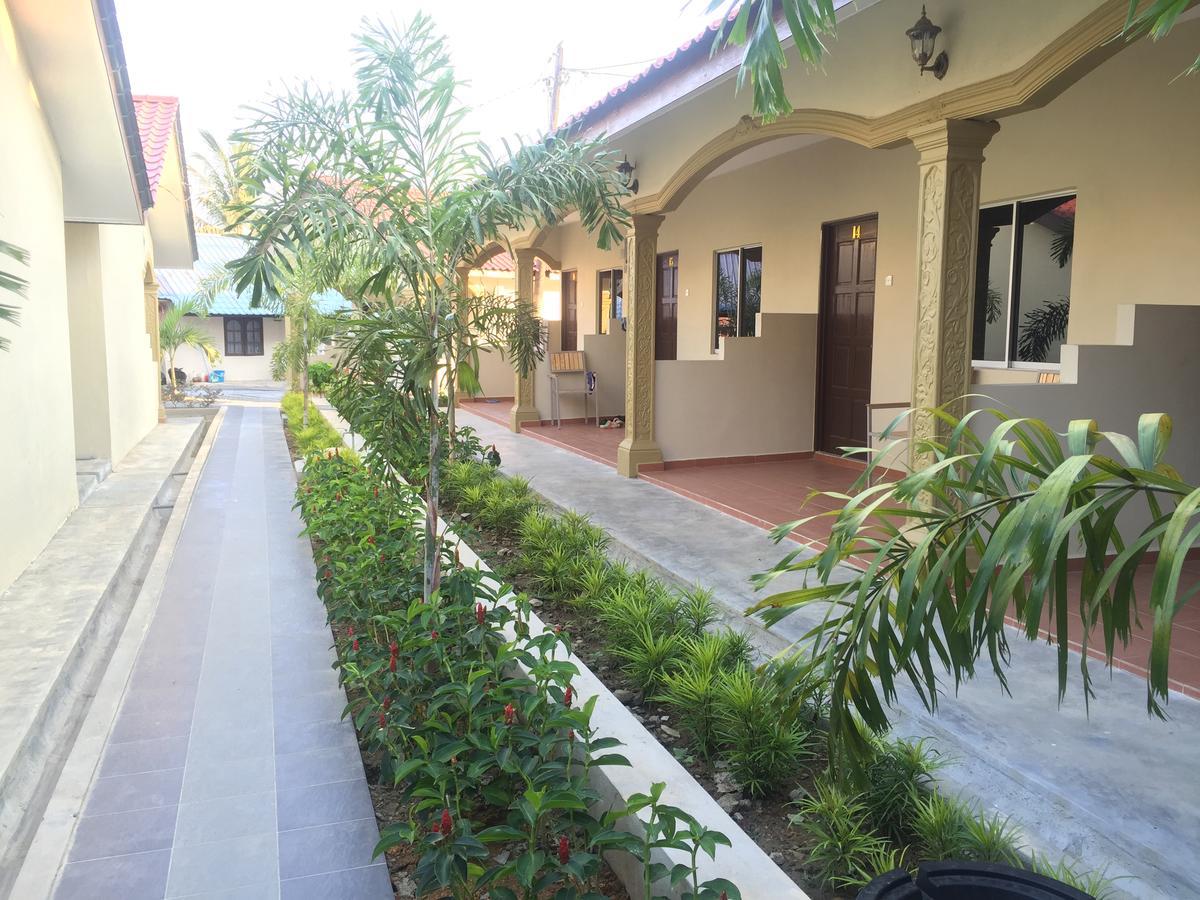 Dhania Cenang Beach Motel Pantai Cenang  Exterior photo