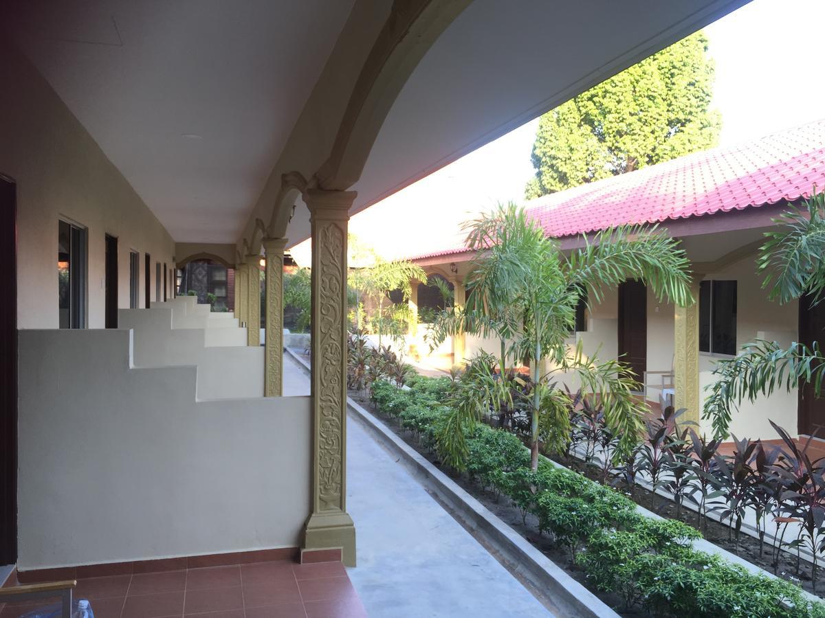 Dhania Cenang Beach Motel Pantai Cenang  Exterior photo