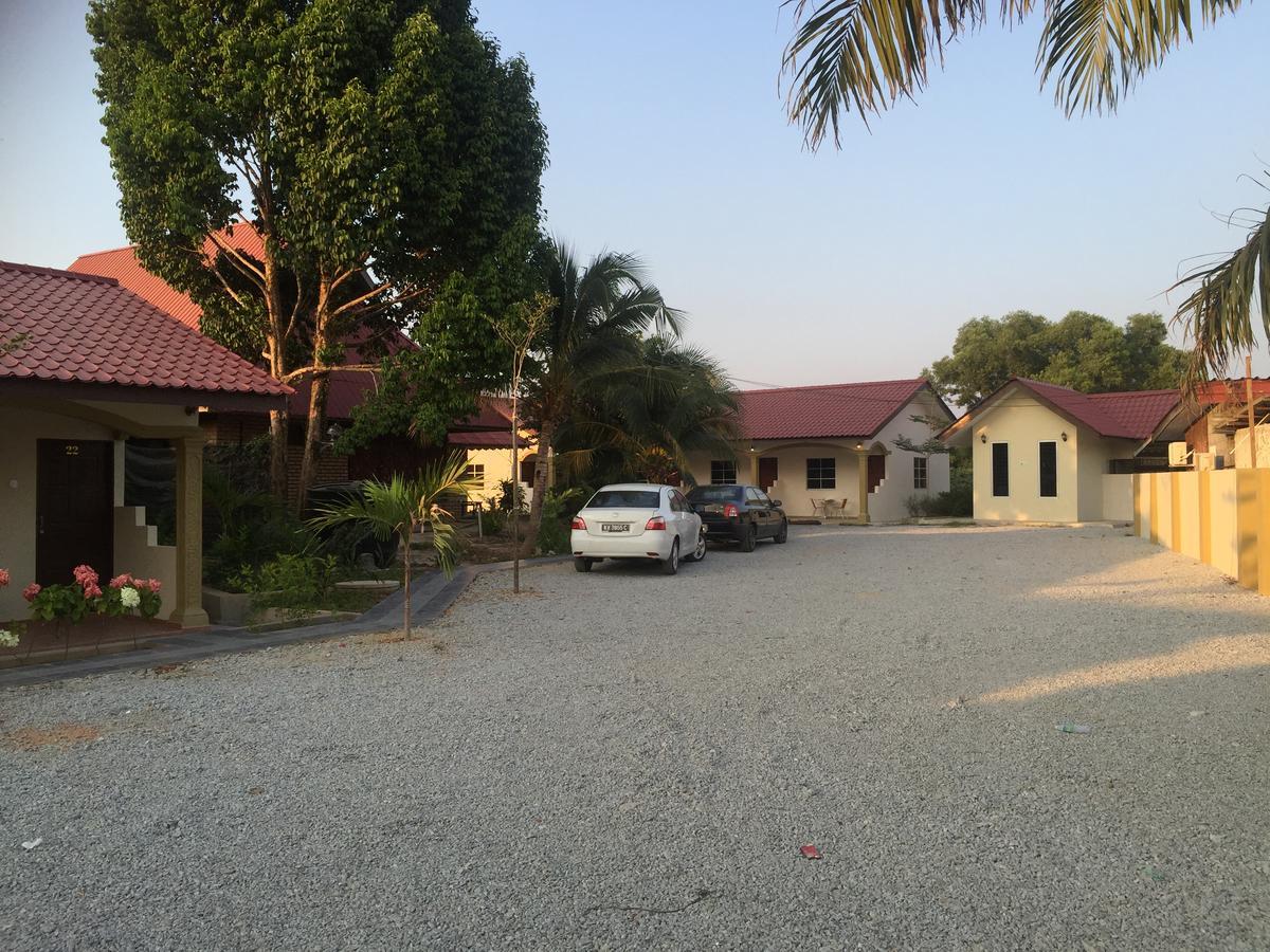 Dhania Cenang Beach Motel Pantai Cenang  Exterior photo