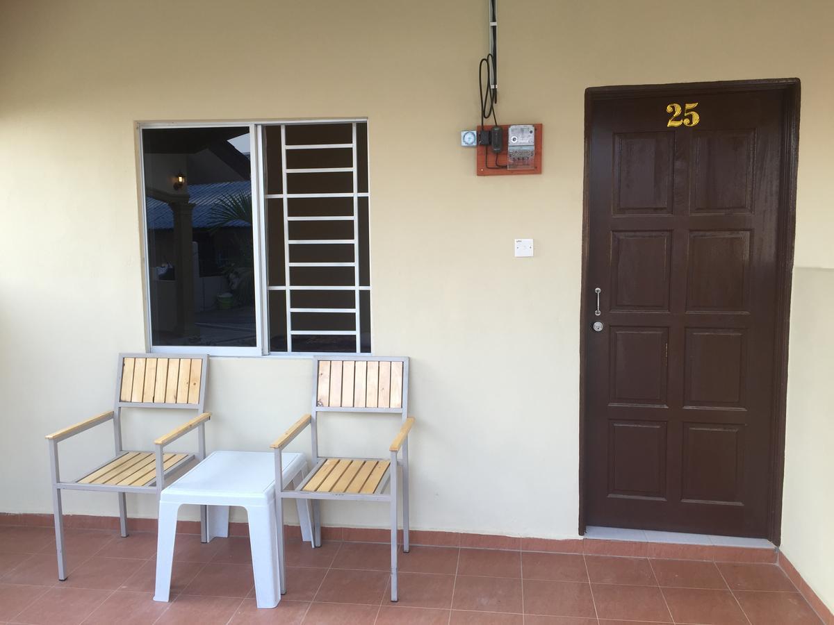 Dhania Cenang Beach Motel Pantai Cenang  Exterior photo