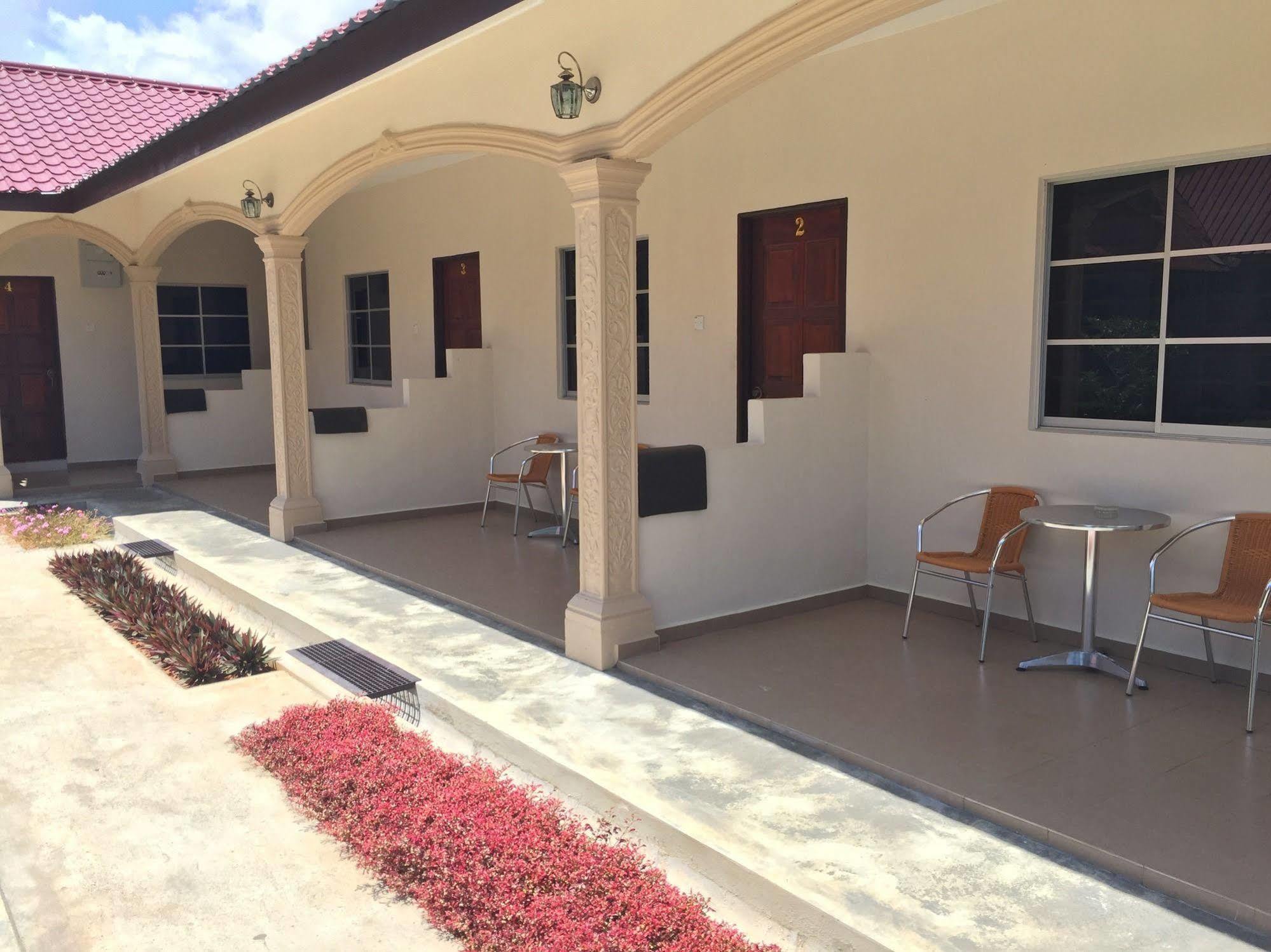 Dhania Cenang Beach Motel Pantai Cenang  Exterior photo