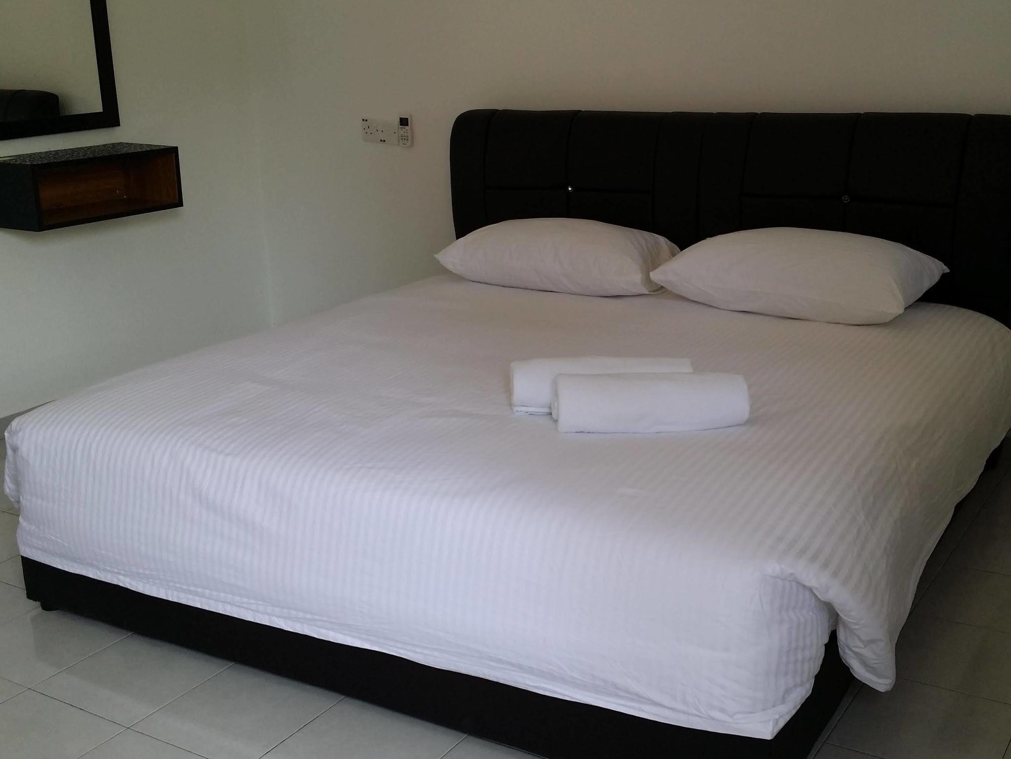 Dhania Cenang Beach Motel Pantai Cenang  Exterior photo